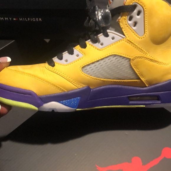 Athletic_Shoes